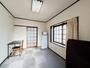 居室・リビング　じゅうたんの部屋です