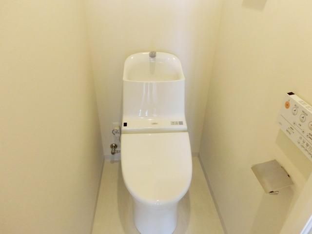 トイレ　★綺麗で嬉しいウォシュレット付です★