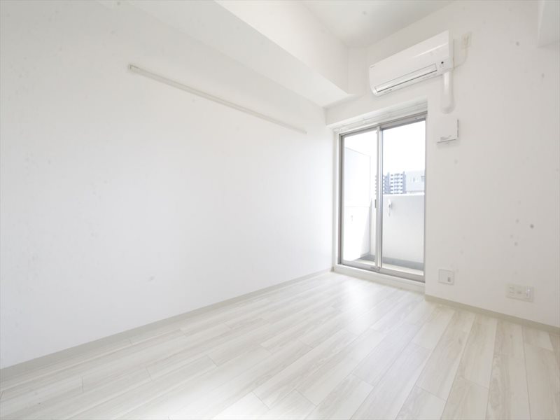 バルコニー　洋室6.2帖　エアコン付　バルコニーに面しています