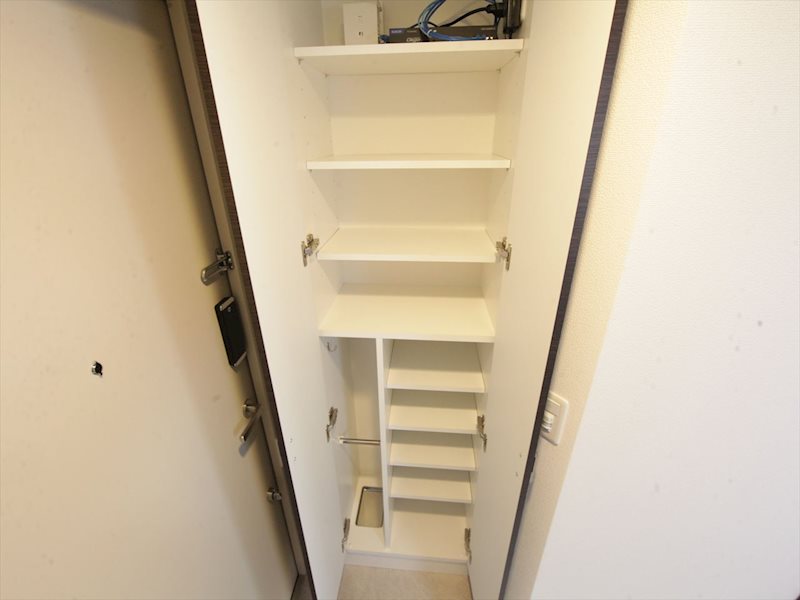 玄関　玄関（シューズボックス完備）