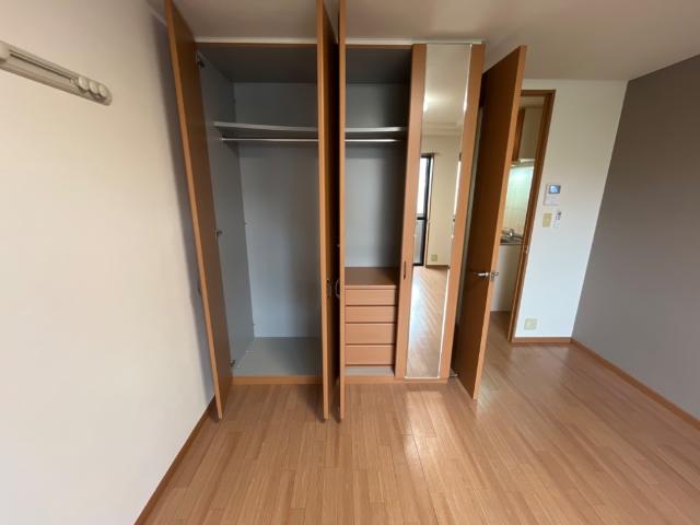 収納　上棚・引き出し付きのクローゼット