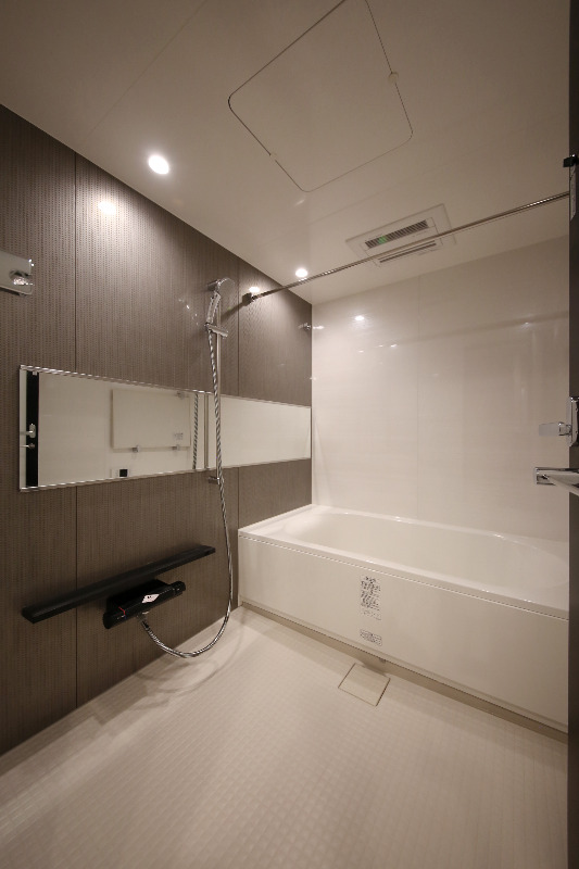 バス・シャワールーム　バスルーム（追焚・浴室暖房乾燥機付き）※同タイプ参考写真