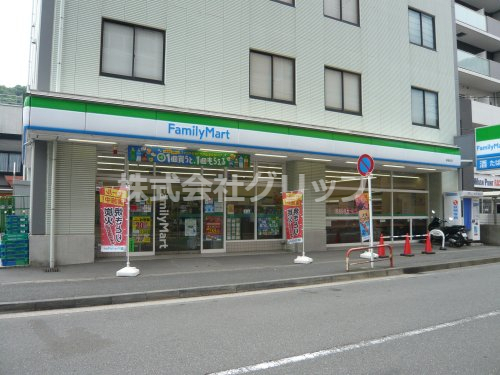 コンビニ　ファミリーマート 新横浜店（コンビニ）まで194m
