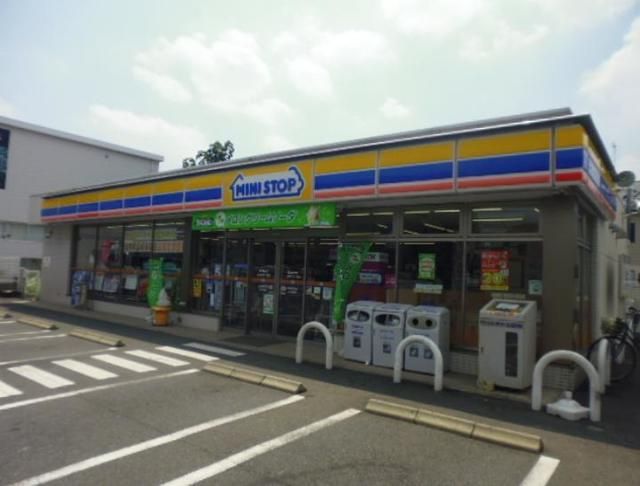 コンビニ　ミニストップ上石神井2丁目店（コンビニ）まで351m