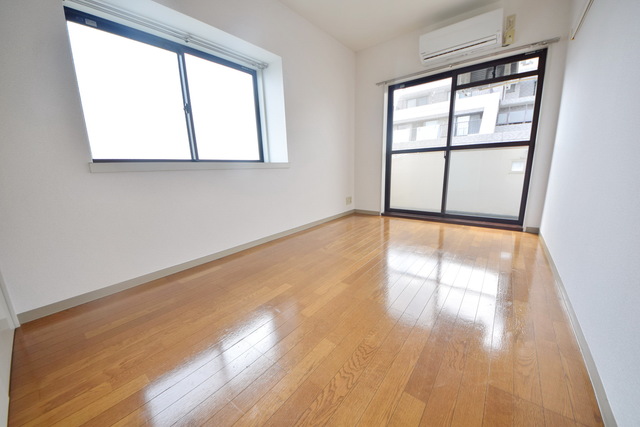 居室・リビング　～別号室の写真です～