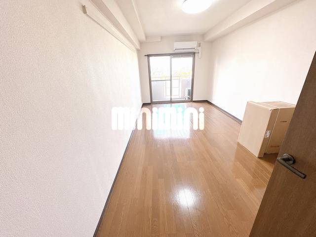 居室・リビング　７０２号室写真