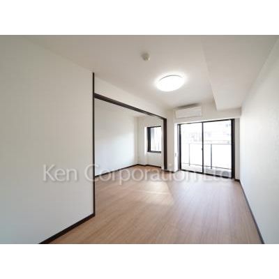 居室・リビング　同タイプ4階のお部屋を撮影。仕様が異なることがあります。