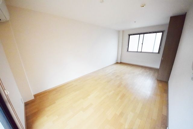 居室・リビング　お問い合わせはタウンハウジングまで