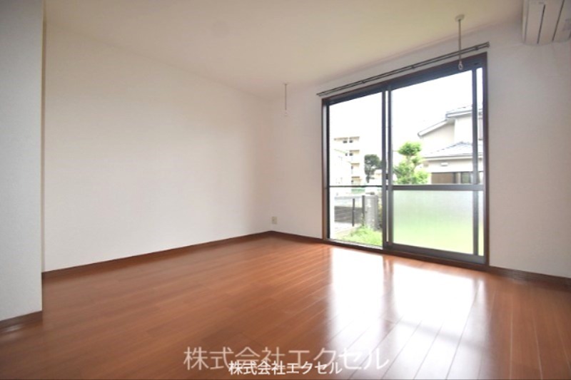 居室・リビング　日当たり良好です。