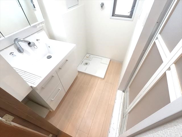 洗面設備　洗濯機置場あり、朝シャンの出来る脱衣スペース