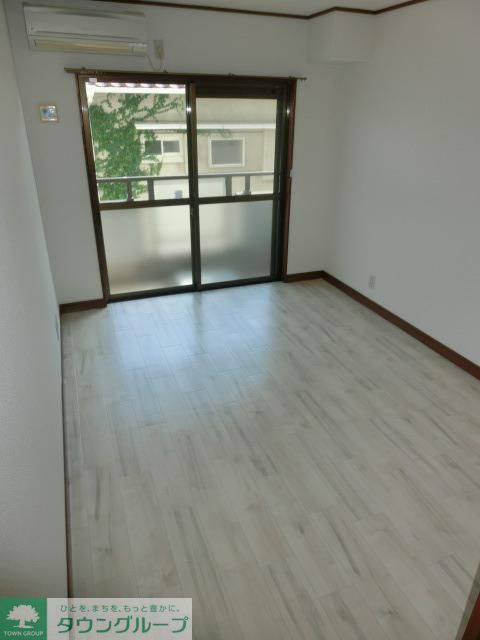 居室・リビング　明るい洋室です