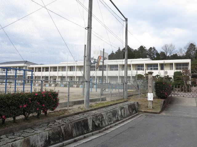 小学校　津山市立河辺小学校（小学校）まで1143m