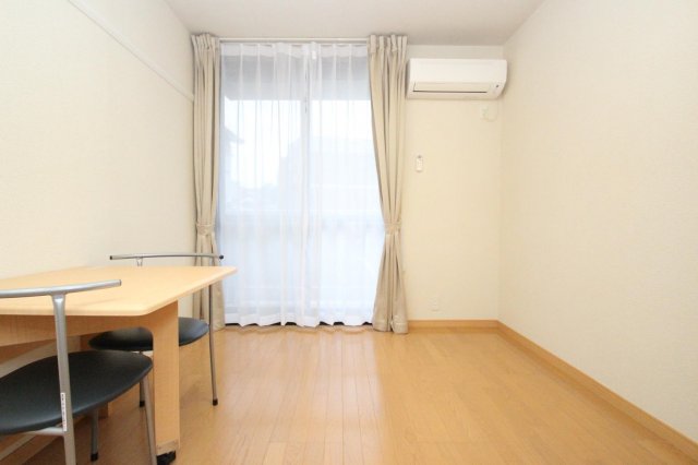居室・リビング　同じタイプの部屋の写真です。