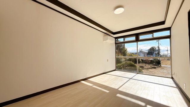 居室・リビング　日当たりの良い南向き洋室