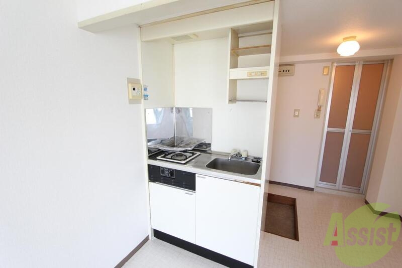 キッチン　一人暮らしにピッタリサイズ掃除もらくらくです。