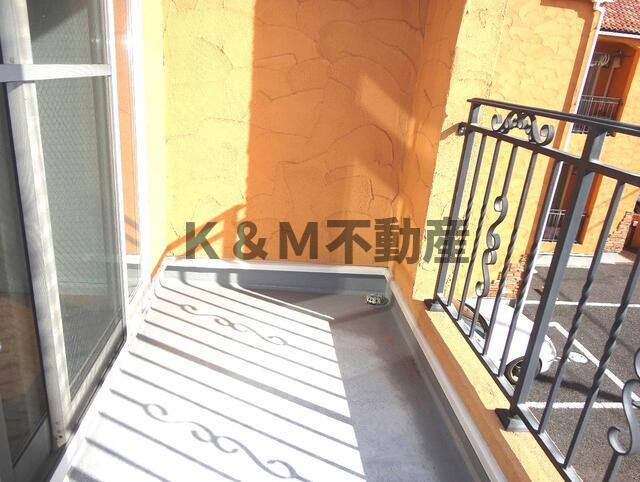 バルコニー　陽当たり良好なバルコニーです