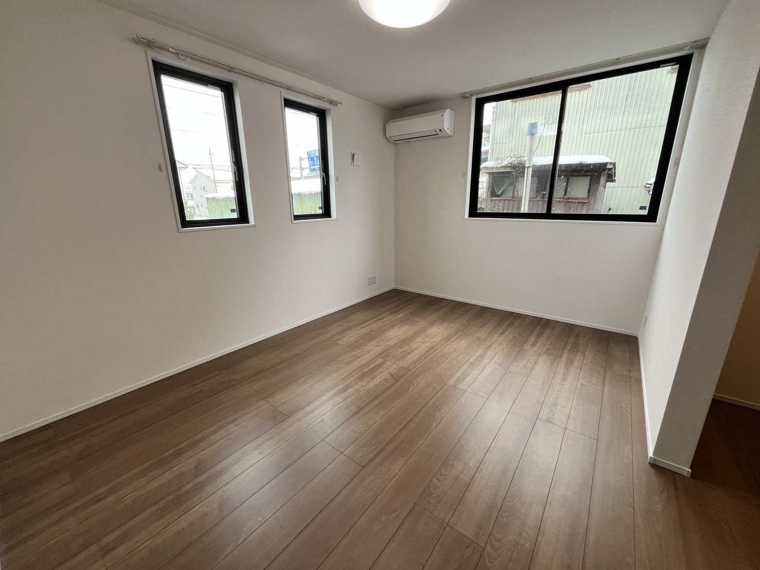 居室・リビング　広々11.2帖のリビングです♪