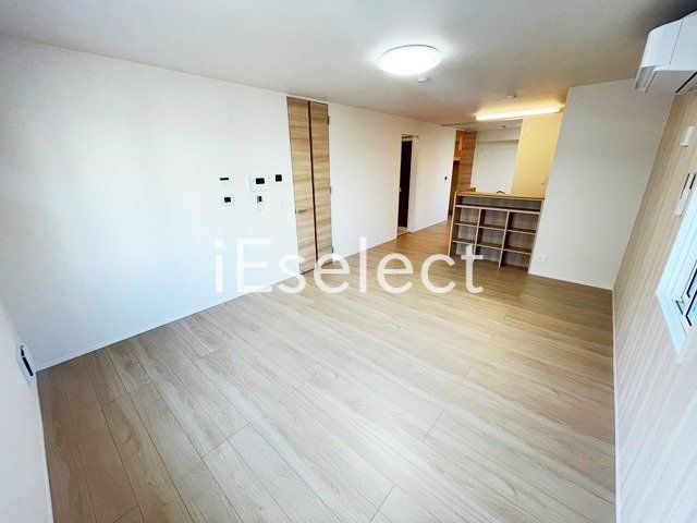 居室・リビング　広々開放的なリビングです♪