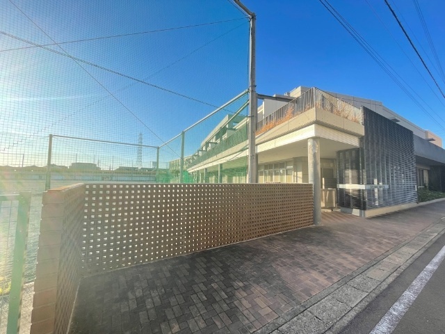 中学校　北名古屋市立師勝中学校（中学校）まで701m