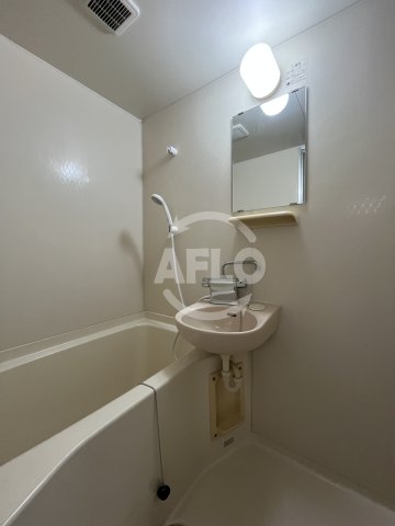 バス・シャワールーム　ラファイン江坂　浴室