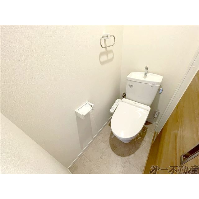 トイレ　温水洗浄便座