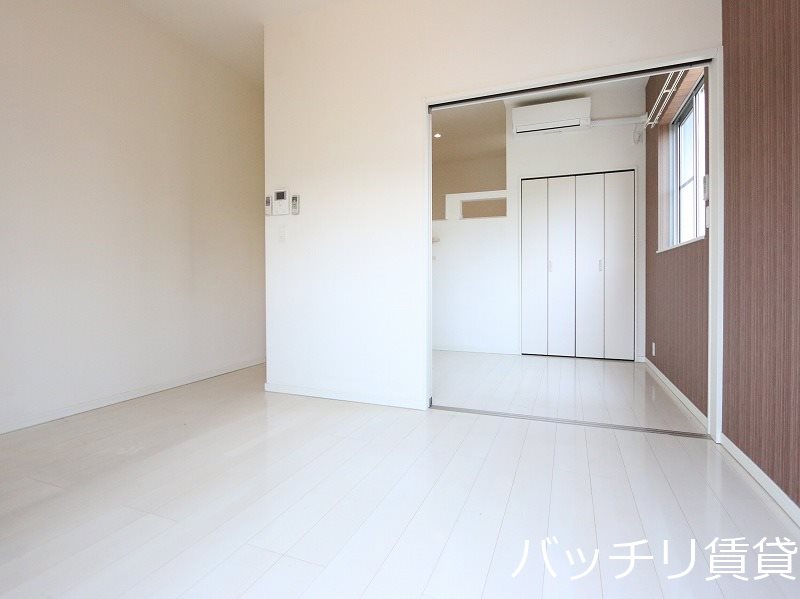 居室・リビング　別号室タイプの為、現状を優先致します。