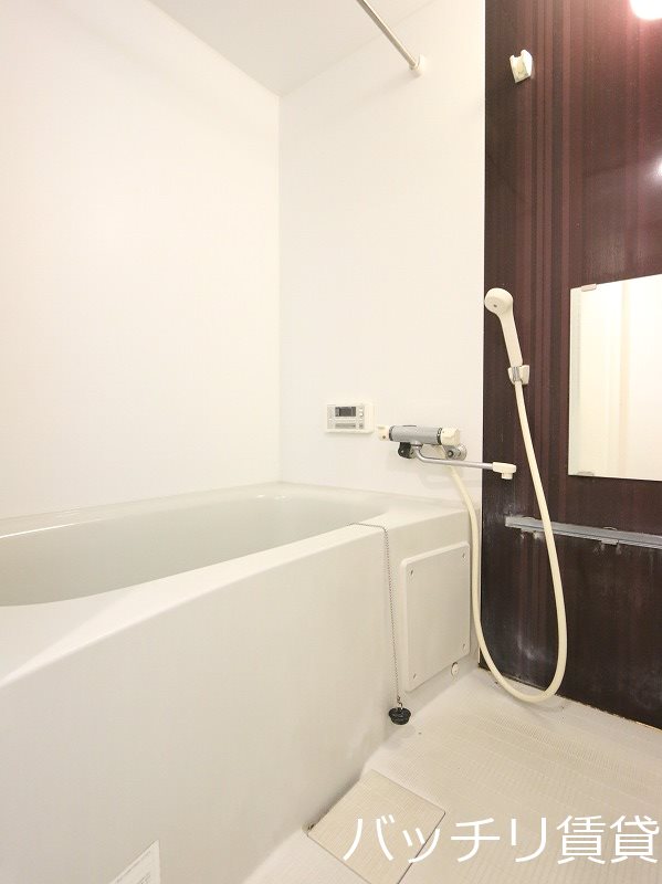 バス・シャワールーム　別号室タイプの為、現状を優先致します。