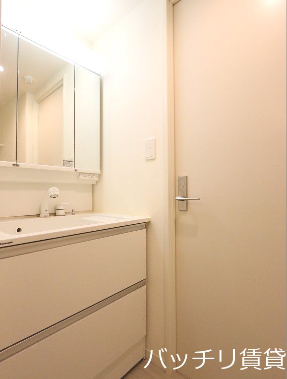 洗面設備　別号室タイプの為、現状を優先致します。