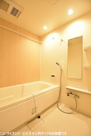 バス・シャワールーム　コンパクトで使いやすいお風呂です