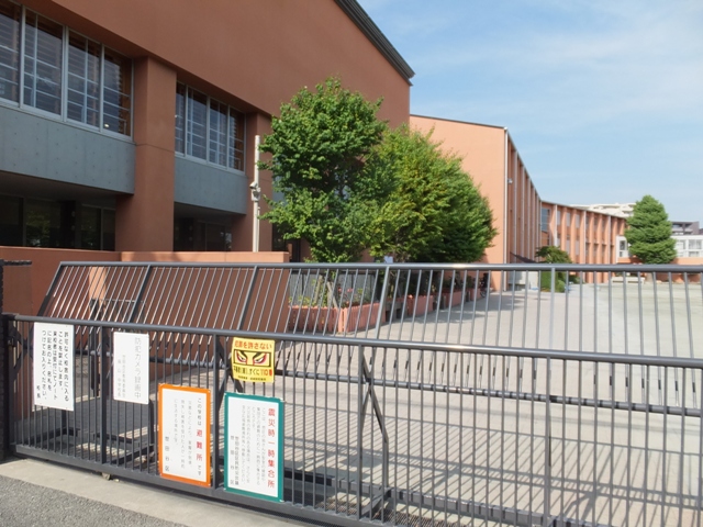 中学校　烏山中学校（中学校）まで493m