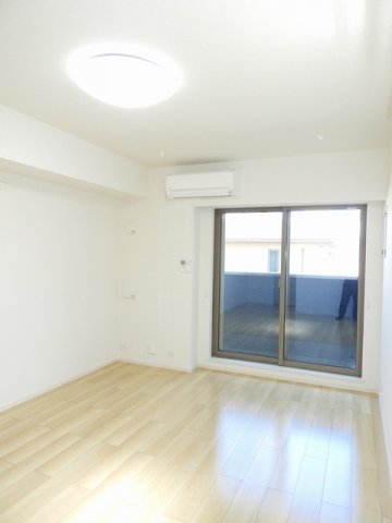 居室・リビング　こちらのリビングで趣味の時間をお楽しみください