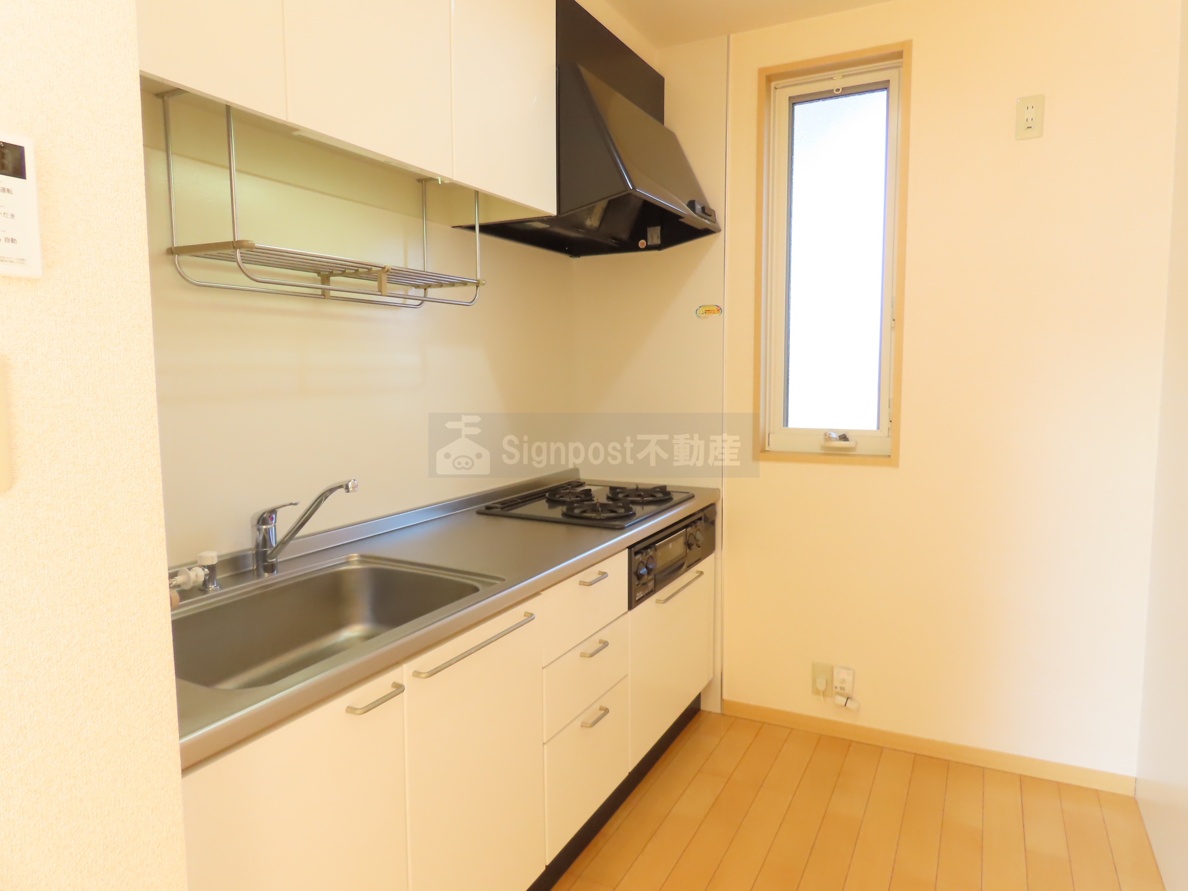 キッチン　3口コンロ