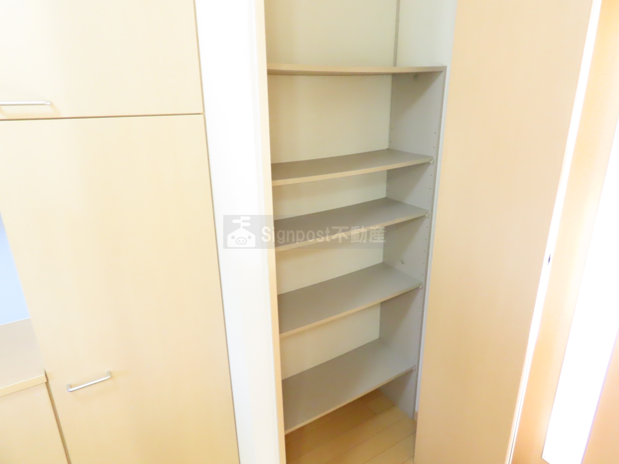 その他　ホールに収納がたくさんあります♪