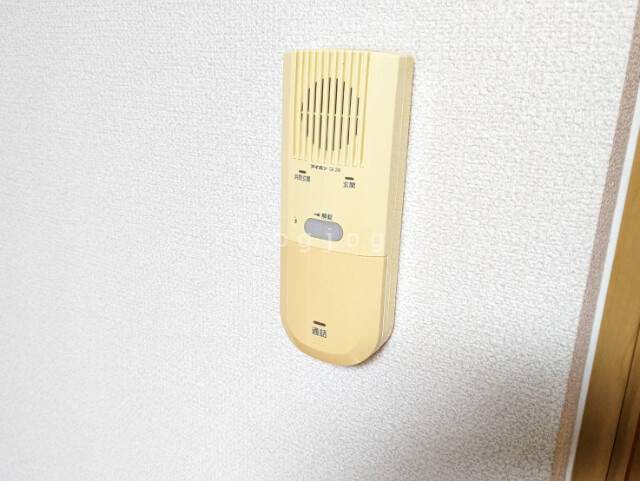セキュリティ　音声でやり取り可能なインターホンを完備しています。