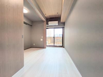 居室・リビング　写真は同タイプ６０３号室のもの