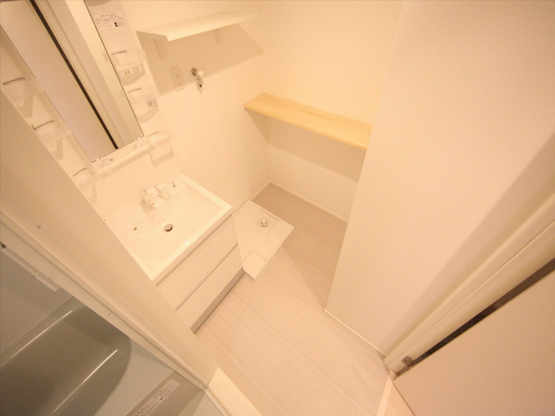 洗面設備　脱衣所　独立洗面台付（シャンプードレッサー付）