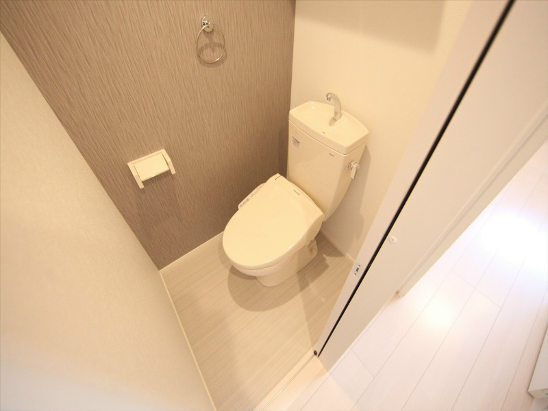 トイレ　温水洗浄暖房便座付トイレ