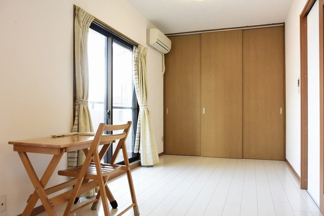 居室・リビング　家具・家電等は残置物です