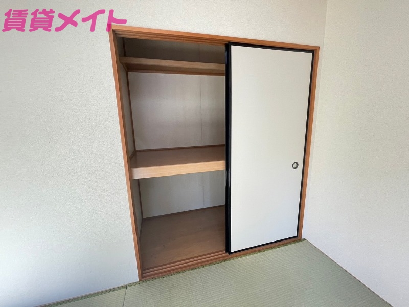 収納　別部屋反転参考写真です