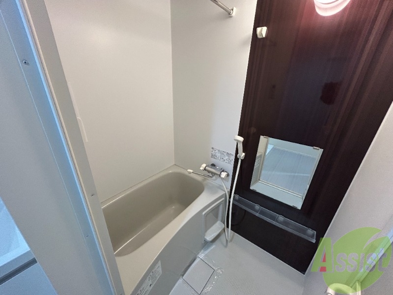 バス・シャワールーム　乾燥機能のついた浴室です。追い焚きもついていて便利。