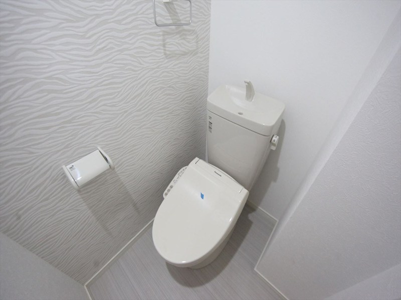 トイレ　温水洗浄暖房便座付トイレ