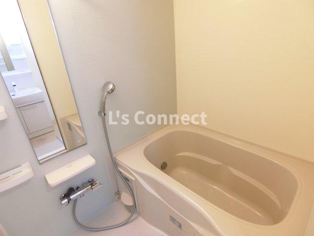 バス・シャワールーム　追焚き、浴室乾燥付きのお風呂。