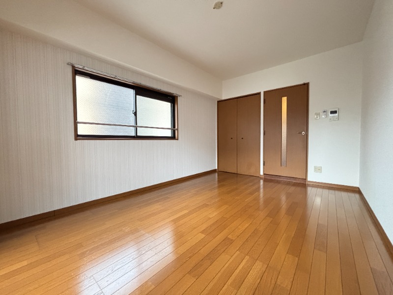 居室・リビング　４０３号室　写真