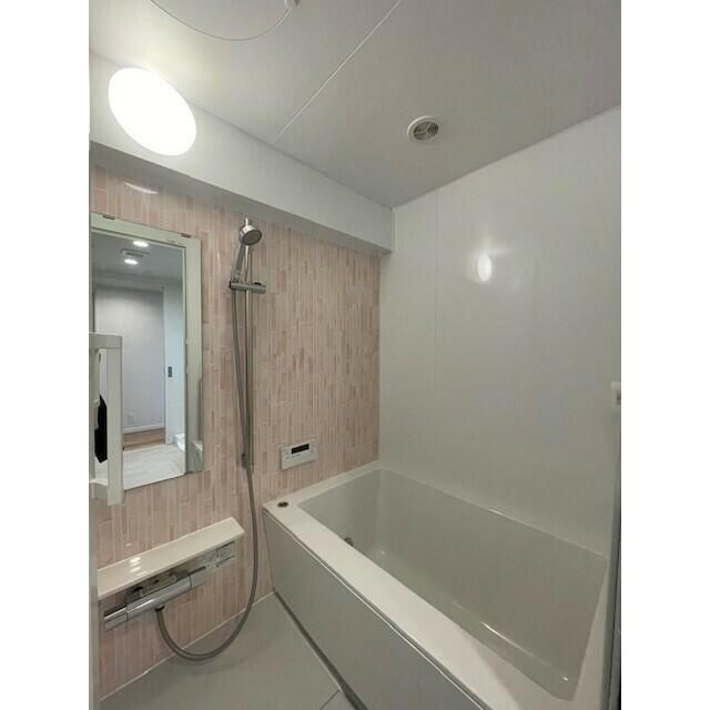 バス・シャワールーム　ゆったり過ごせるお風呂です