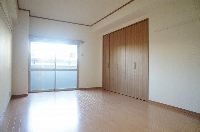 居室・リビング　こちらの居間で趣味の時間をお楽しみください