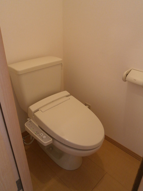 トイレ　Ｂ１０１　温水洗浄暖房便座トイレ