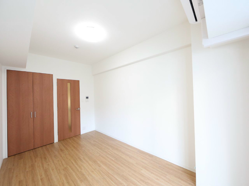 その他　洋室8.2帖  クローゼット付（収納充実してます）