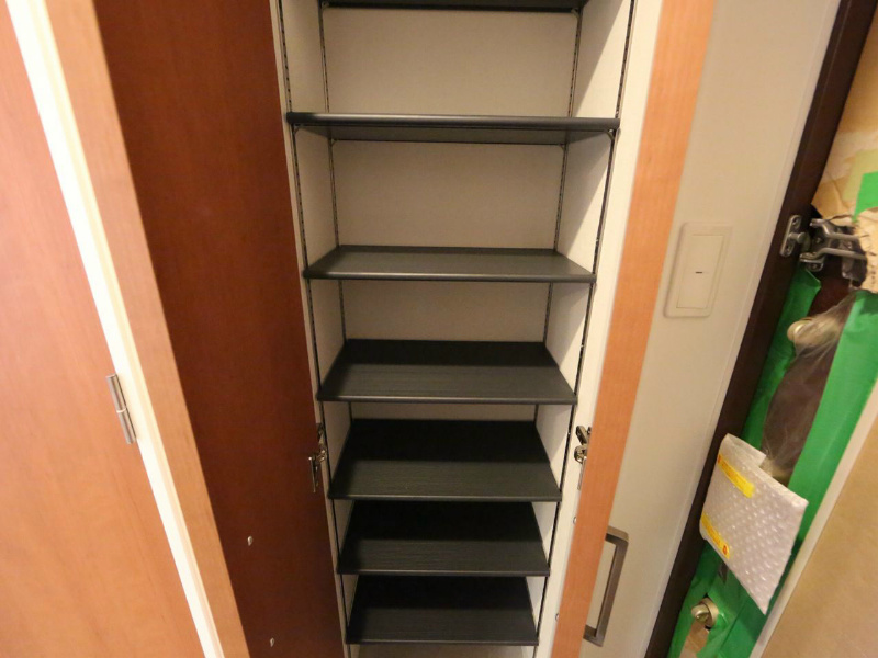 玄関　玄関　シューズボックス付（収納充実してます）