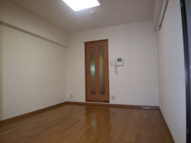 居室・リビング　※別部屋の参考写真です。