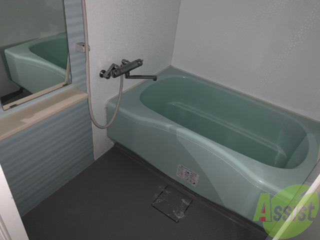 バス・シャワールーム　こちらはバスルームです。狭すぎず、シャワーも浴びやすそう。